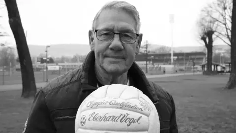 DDR futbol efsanesi Eberhard Vogel 83 yaşında vefat etti: 440 maçlık rekor sahibi Jena'da son nefesini verdi