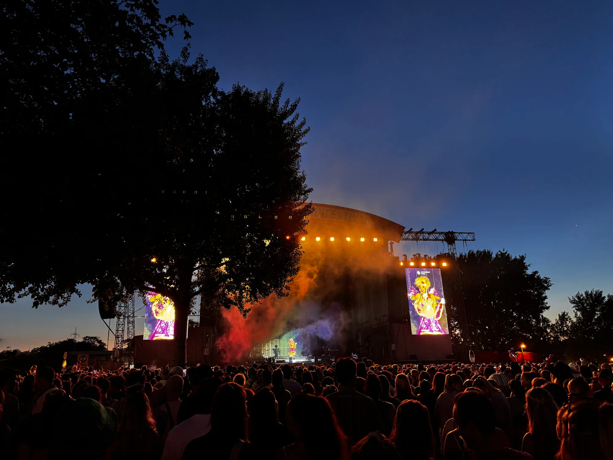Köln'ün Yaz Kalbi Fühlinger See: Dev Konserlerin ve Festivallerin Adresi Köln'ün Yaz Kalbi Fühlinger See: Dev Konserlerin ve Festivallerin Adresi