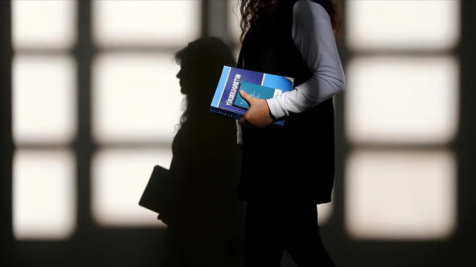 Üniversite Öğrencilerine Yeni Af Kapısı Açıldı: Başvuru Şartları ve Süreleri Belli Oldu görseli