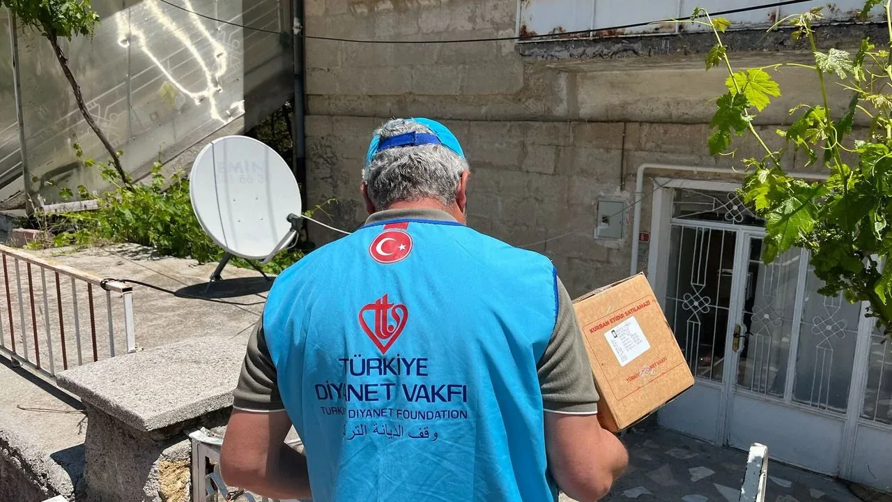 Ürgüp'te Bayram Sevinci: Vekâletle Kurban Hisseleri Sahiplerine Ulaştı Ürgüp'te Bayram Sevinci: Vekâletle Kurban Hisseleri Sahiplerine Ulaştı