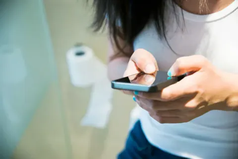 Tuvalette Uzun Süre Kalmak Hemoroide Yol Açar mı? Uzmanından Kritik Uyarı