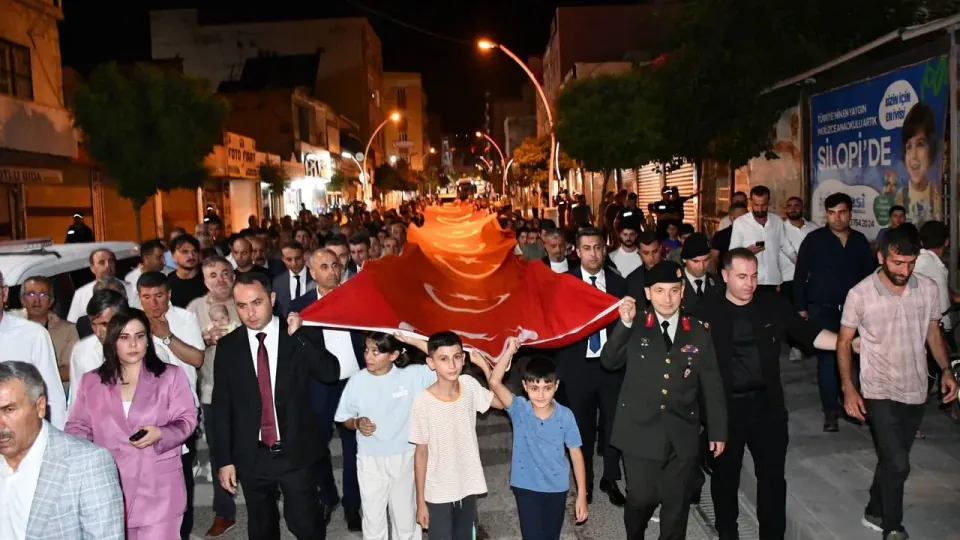 Silopi'de 15 Temmuz Ruhu: Kortej Yürüyüşü ve Fotoğraf Sergisiyle Anıldı görseli