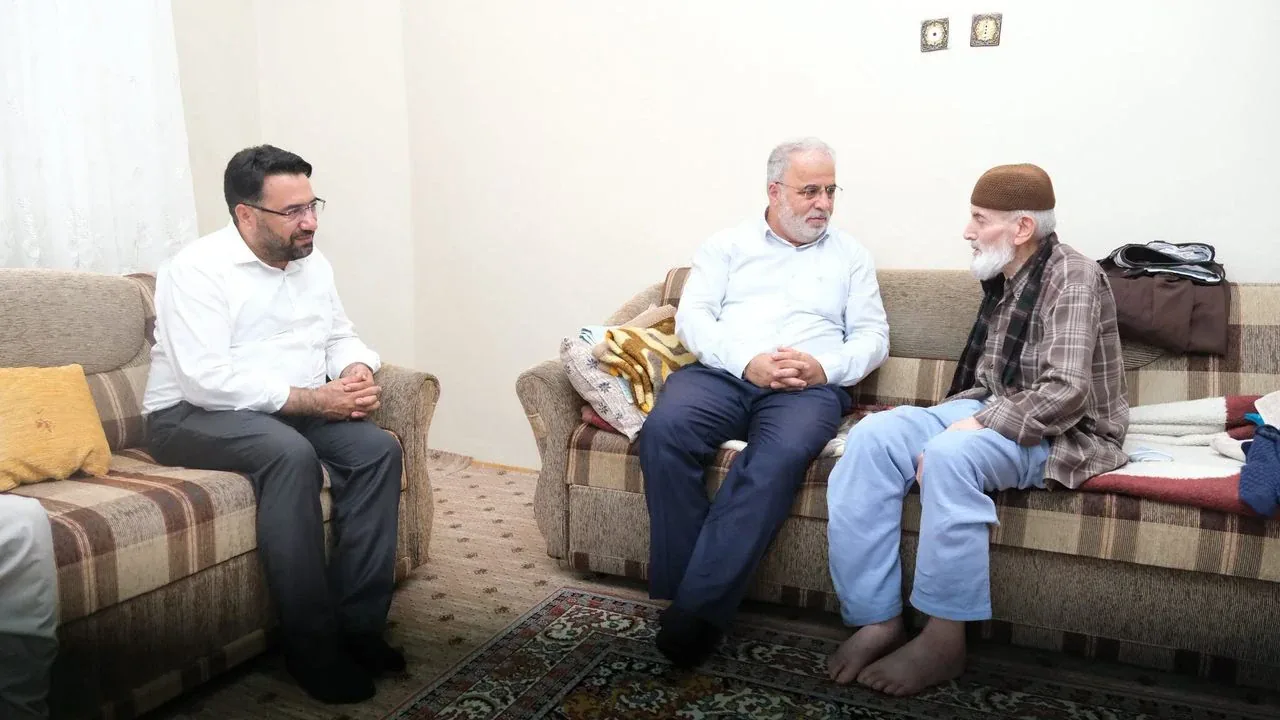 Diyanet İşleri Başkanlığı'ndan Erzincan'da Yaşlılara Anlamlı Ziyaret Diyanet İşleri Başkanlığı'ndan Erzincan'da Yaşlılara Anlamlı Ziyaret