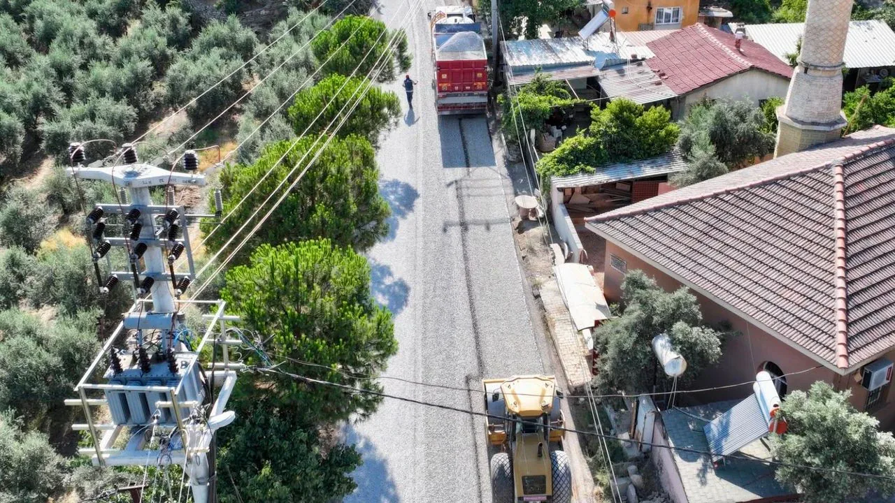 Alaşehir'de 3 Kilometrelik Yol Yenileme Çalışması Tamamlandı Alaşehir'de 3 Kilometrelik Yol Yenileme Çalışması Tamamlandı