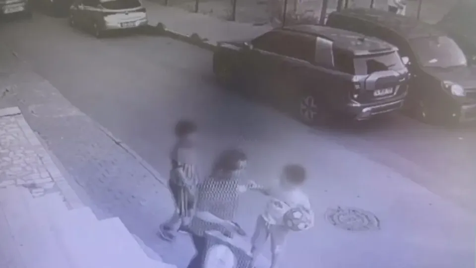 Halkalı’da akraba kavgasında kaçak kurşun oyun oynayan çocuğa isabet etti görseli