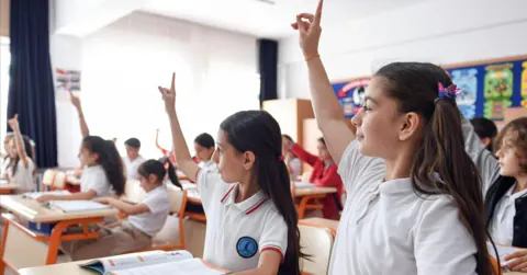 MEB 2026 Karne Tarihi Belli Oldu: Okullar Ne Zaman Kapanıyor?