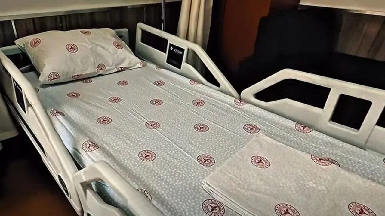 Eren Ailesi'nden Bitlis Devlet Hastanesi'ne 30 elektrikli yatak ve 20 sedye bağışı Eren Ailesi'nden Bitlis Devlet Hastanesi'ne 30 elektrikli yatak ve 20 sedye bağışı