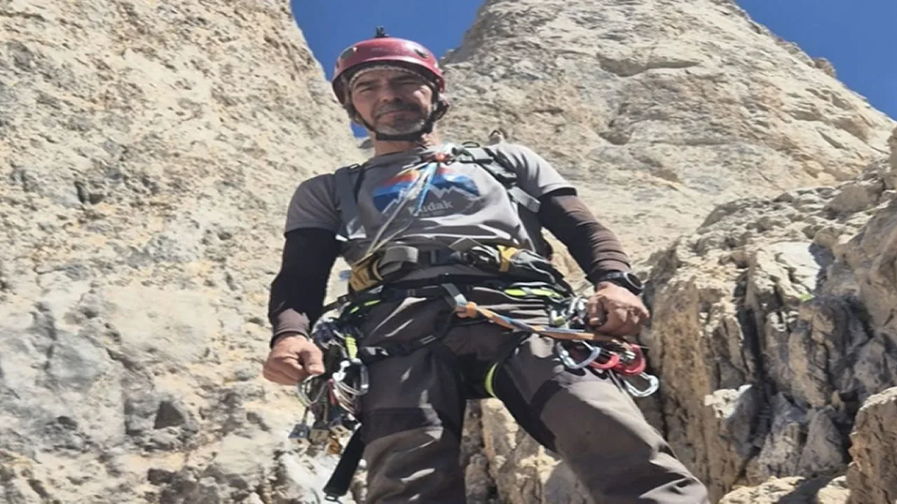 Hakkari'de 5 Gündür Aranan Dağcının Cansız Bedeni Bulundu Hakkari'de 5 Gündür Aranan Dağcının Cansız Bedeni Bulundu