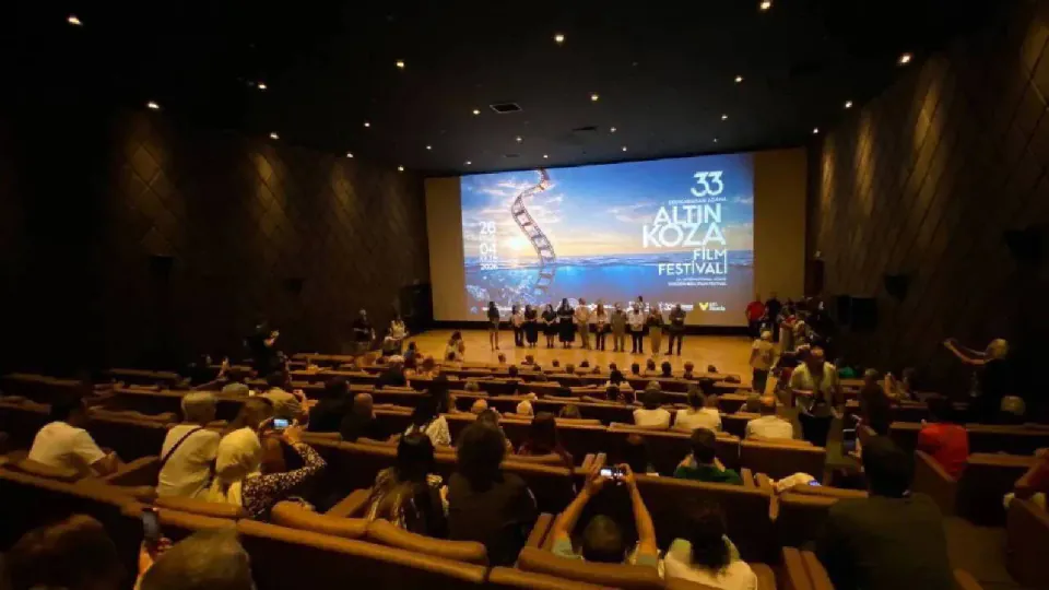 33. Altın Koza'da En İyi Film 'Bir Arada Yalnız', Ergüçlü ve Al ödüllendi görseli