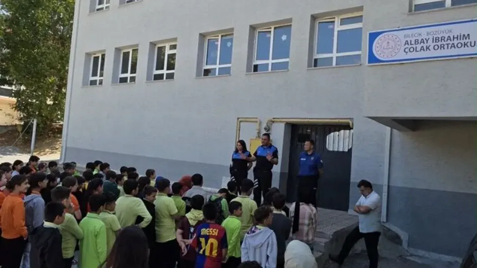 Bozüyük'te 138 Öğrenciye Polis Güvenlik Eğitimi görseli