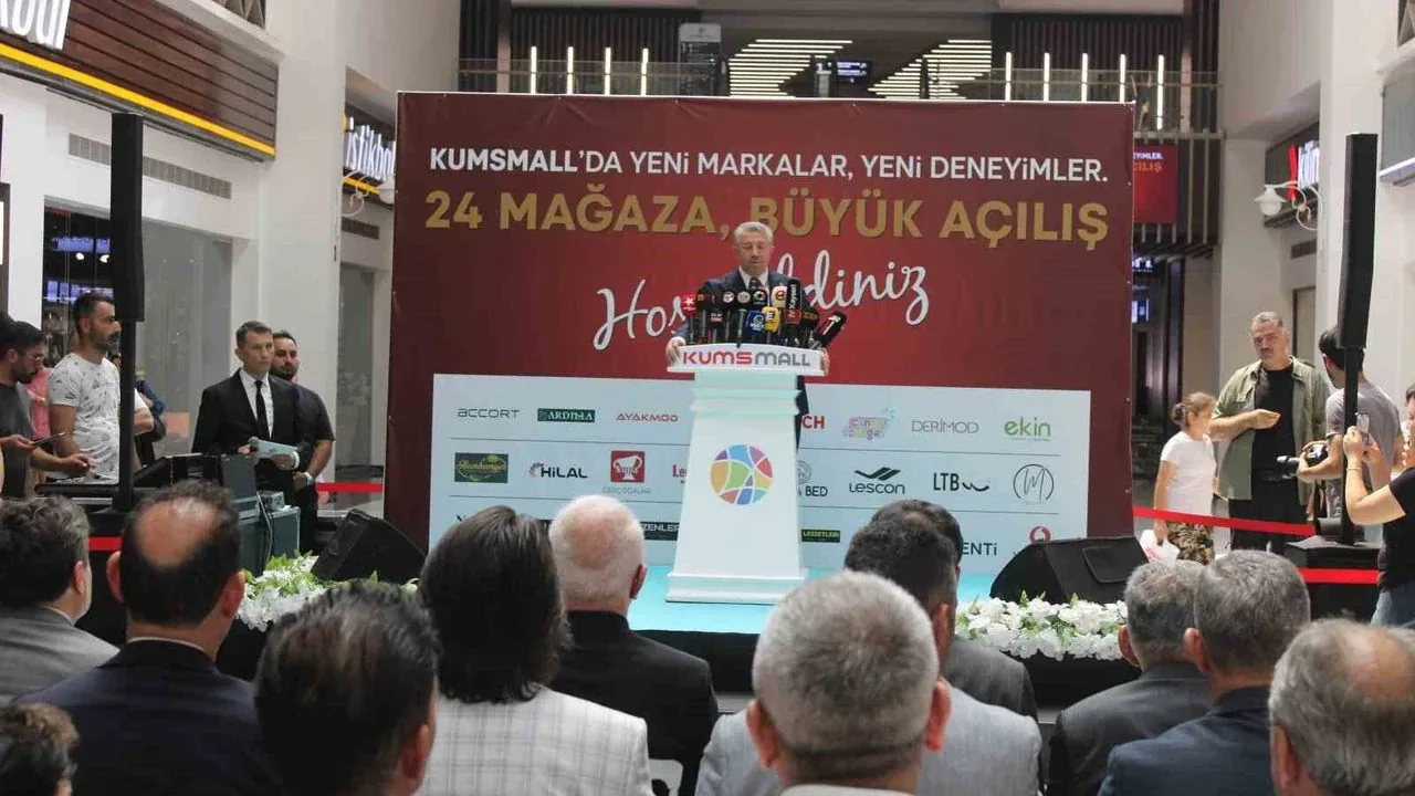 Kumsmall AVM'de Dev Kapasite Artışı: 24 Yeni Mağaza Hizmete Açıldı Kumsmall AVM'de Dev Kapasite Artışı: 24 Yeni Mağaza Hizmete Açıldı