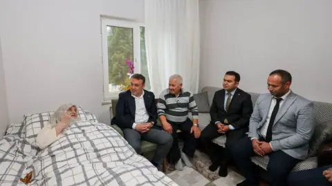 Bilecik Valisi Sözer, Göl Ailesini Ziyaret Etti: Talep ve Beklentiler Dinlendi