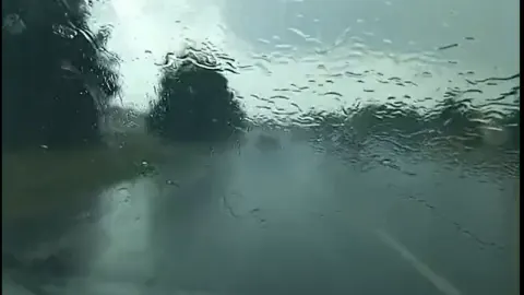 Adana'da Sağanak Yağış Trafiği Durma Noktasına Getirdi
