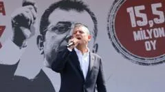 Özgür Özel'den 'Yürüyüş' Vurgusu: Ekrem İmamoğlu'ndan Destek Mesajı Özgür Özel'den 'Yürüyüş' Vurgusu: Ekrem İmamoğlu'ndan Destek Mesajı