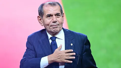 Dursun Özbek'ten 'Yüzyılın Projesi' Çıkışı: Barcelona ile İlginç Benzerlik