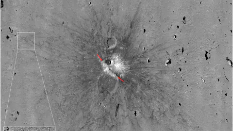 NASA Bilim İnsanı Kaza ile Buldu: Ay'da Ömrümüzde Görmeyeceğimiz Kadar Dev Bir Krater
