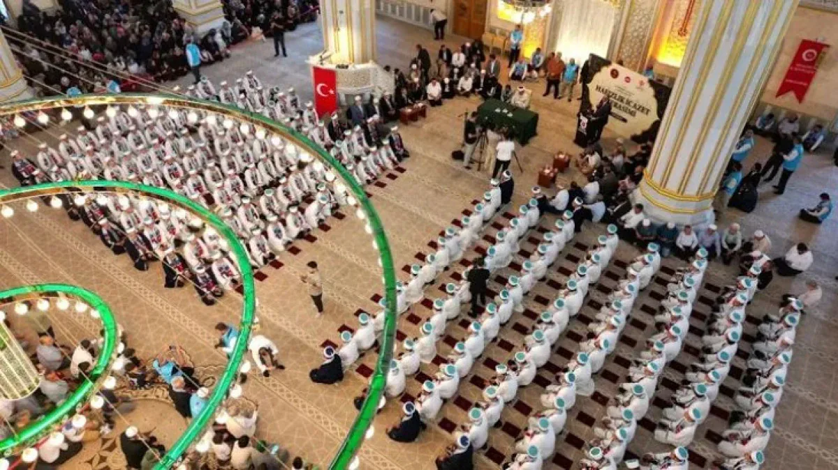 Nevşehir Külliyesi'nde Gurur Tablosu: 207 Öğrenci Hafız Oldu Nevşehir Külliyesi'nde Gurur Tablosu: 207 Öğrenci Hafız Oldu