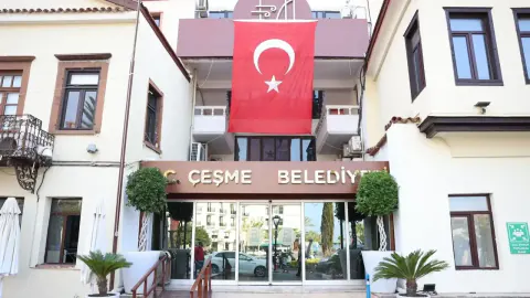 Çeşme Belediyesi'ne Operasyon: Başkan Yardımcısı ve İmar Müdürü Gözaltına Alındı