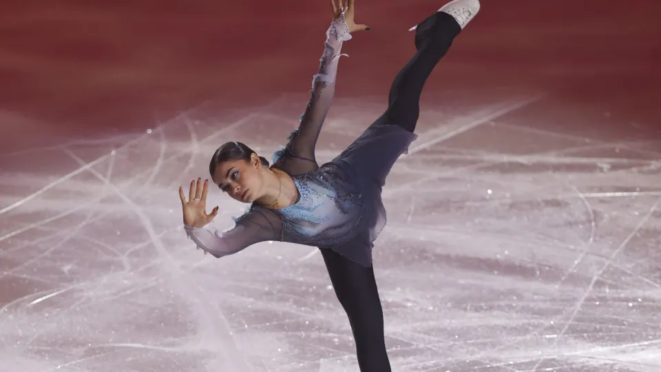 Rusya'nın Üç Kez Olimpiat Şampiyonu Adelya Petrosyan'dan Şok Karar görseli