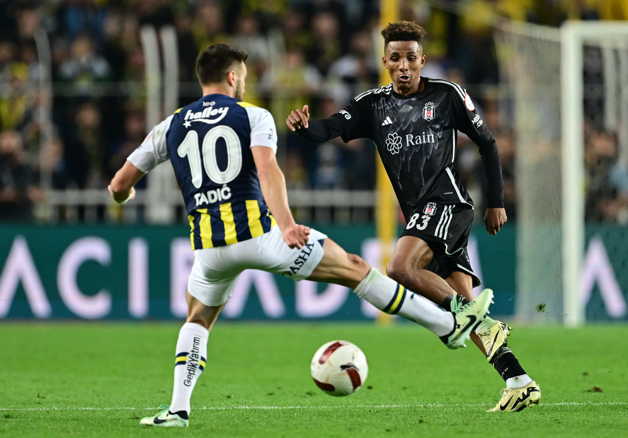 Süper Lig'de Golcü Savaşı: Fenerbahçe ve Beşiktaş'ın Radarına Giren Mateta Süper Lig'de Golcü Savaşı: Fenerbahçe ve Beşiktaş'ın Radarına Giren Mateta