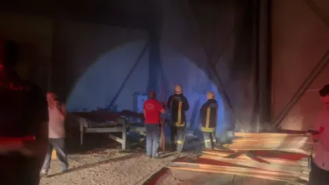 Erzincan'da Kereste Dükkanında Korkutan Yangın: Ekipler Facianın Önüne Geçti