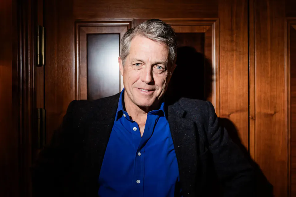 Hugh Grant'in Büyük Dönüşümü: Romantik Komediden Karanlık Karakterlere görseli