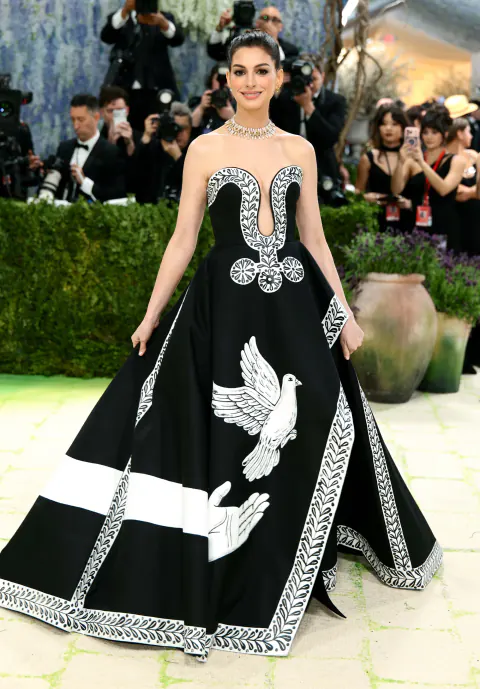 Anne Hathaway'den 2026'da Kariyer Zirvesi: Verity ve Met Gala