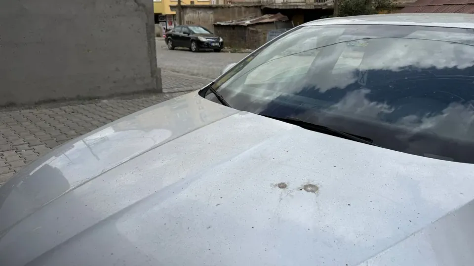Tatvan'da yağmur felaketi: Araçlar çamurla kaplandı, vatandaşlar altyapıyı hedef aldı görseli