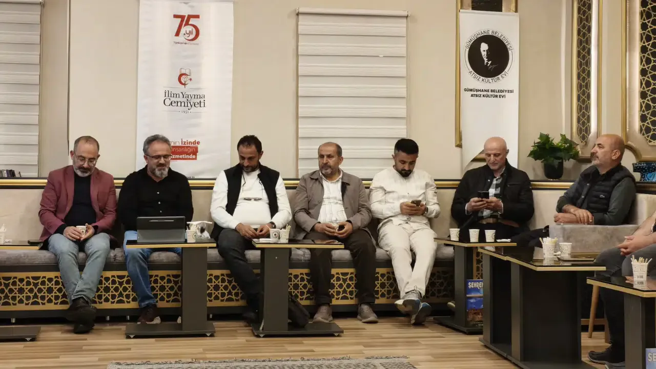 İslam ve Bilim İlişkisi Gümüşhane'de Masaya Yatı: Turgut Akyüz'den Önemli Açıklamalar İslam ve Bilim İlişkisi Gümüşhane'de Masaya Yatı: Turgut Akyüz'den Önemli Açıklamalar