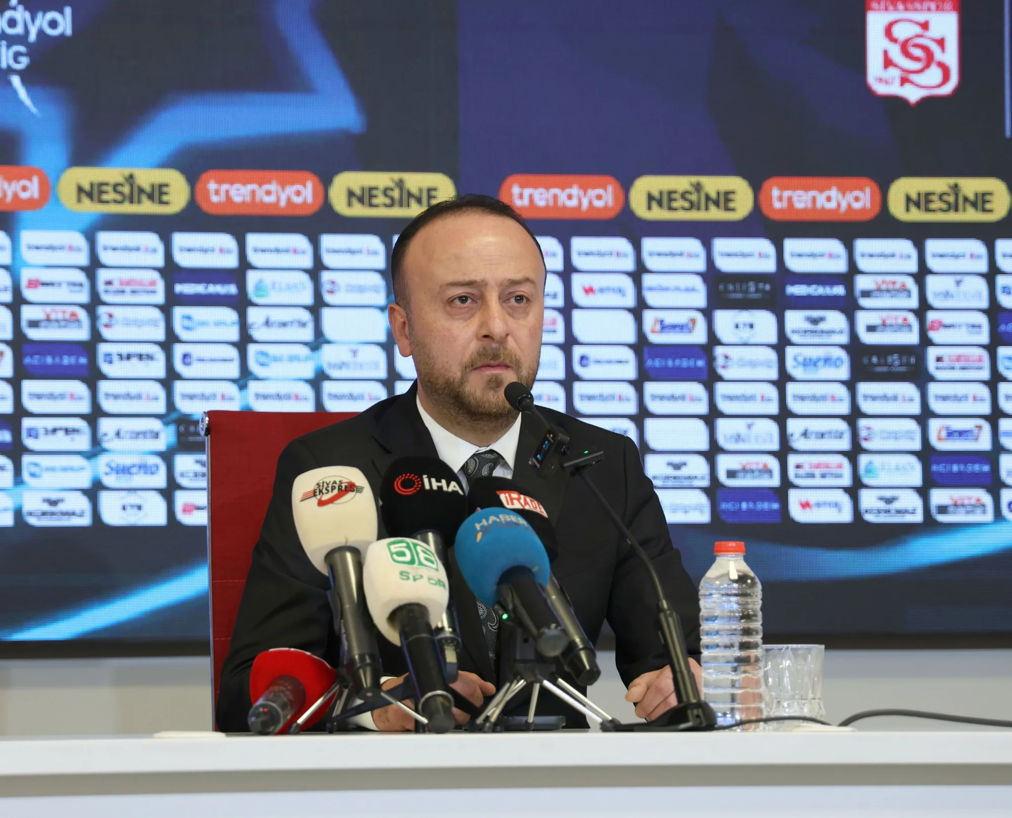 Sivasspor'da Kongre Tarihi Değişti: Burak Özçoban Yeniden Aday Sivasspor'da Kongre Tarihi Değişti: Burak Özçoban Yeniden Aday