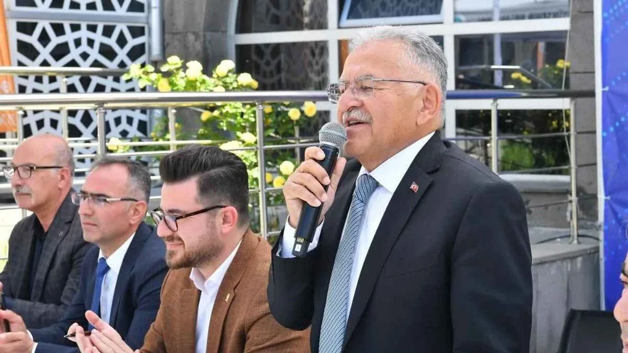 Başkan Büyükkılıç Bünyan'da Vatandaşın Sorularını Yanıtladı: Çözüm Odaklı Ziyaret Başkan Büyükkılıç Bünyan'da Vatandaşın Sorularını Yanıtladı: Çözüm Odaklı Ziyaret