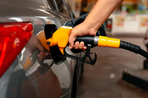 Akaryakıtta 1 Ekim zamı belli oldu: Benzinde 12 TL, motorinde 3,60 TL artış