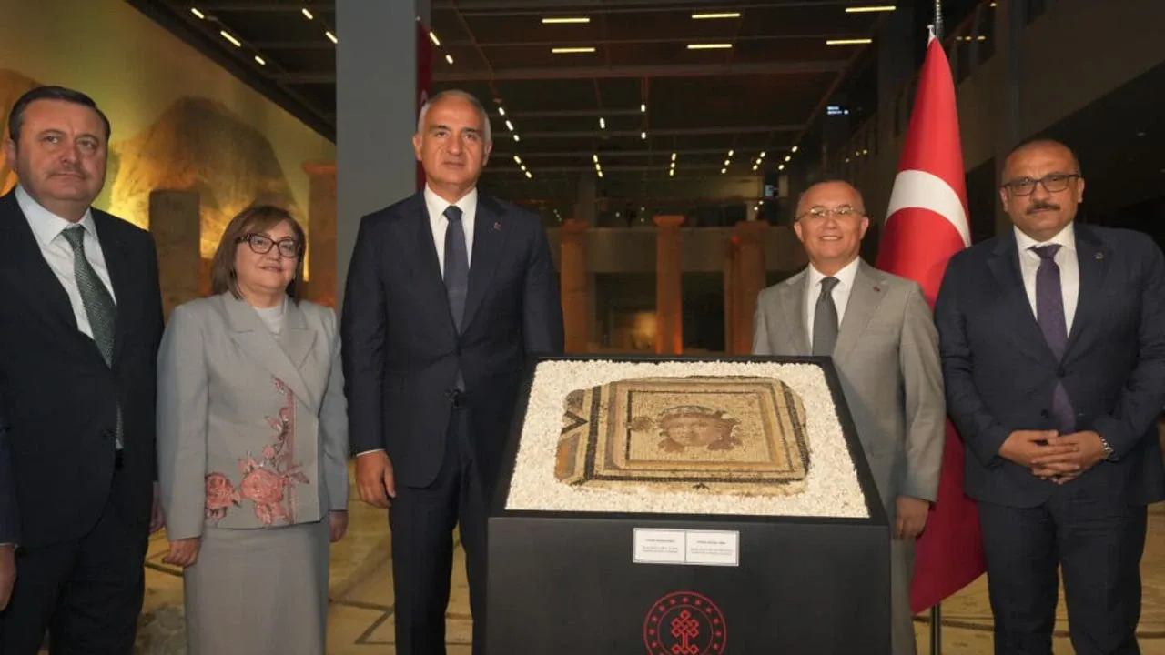 ABD'den İade Edilen 13. Zeugma Mozaik Paneli Ana Vatanına Döndü ABD'den İade Edilen 13. Zeugma Mozaik Paneli Ana Vatanına Döndü