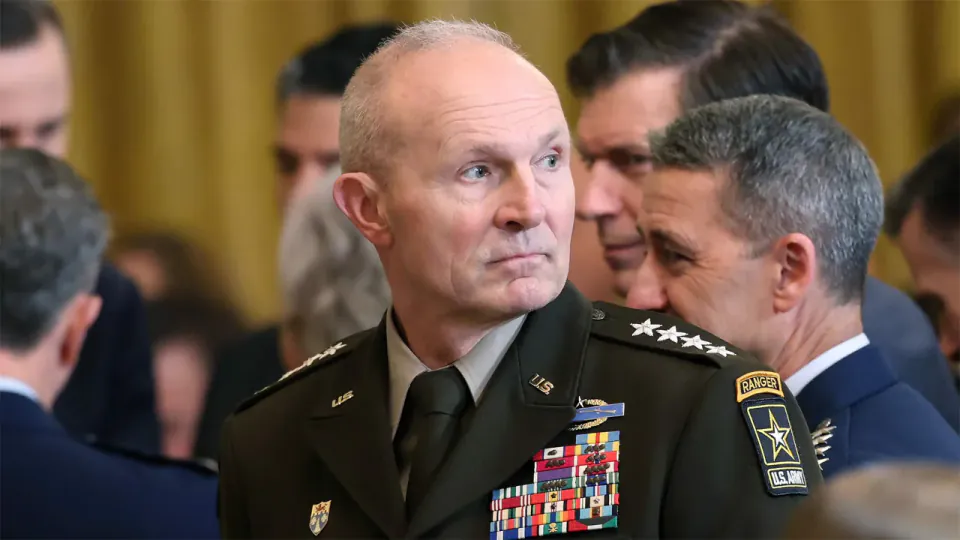 Pentagon'da Büyük Temizlik: Bakan Hegseth Ordu Komutanlarını Görevden Alıyor görseli