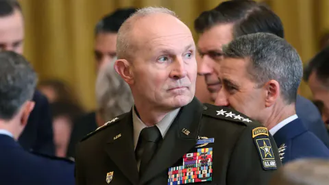 Pentagon'da Büyük Temizlik: Bakan Hegseth Ordu Komutanlarını Görevden Alıyor
