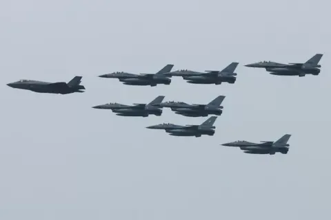 ABD İsrail'e ek asker ve savaş uçakları sevk ediyor: Bölgede 50 bin asker, 2 uçak gemisi