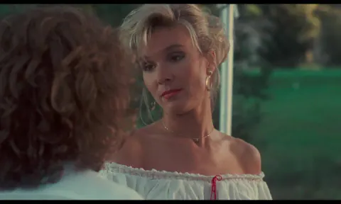 Dirty Dancing'in İkonik Yıldızı Jennifer Grey: Kariyer Yolculuğu ve Unutulmaz Filmleri Dirty Dancing'in İkonik Yıldızı Jennifer Grey: Kariyer Yolculuğu ve Unutulmaz Filmleri