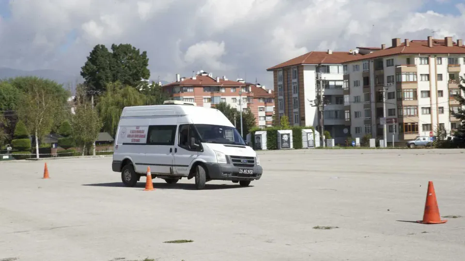 Bolu'da 16 ambulans şoförüne ileri sürüş eğitimi: 'Saniyeler hayat kurtarıyor' görseli