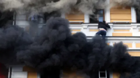 Kiev'de Ulusal Bilimler Akademisi'ne füzeli saldırı: En az 1 ölü, tarihi bina hasar aldı
