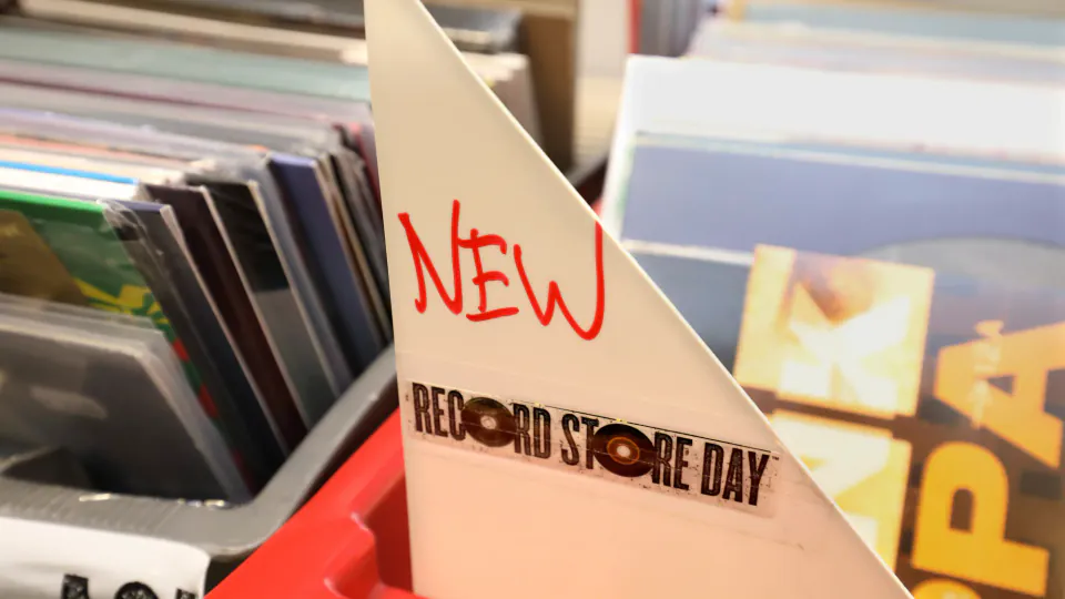 Record Store Day Black Friday 2026 listesi açıklandı: Oasis, Eagles ve 50. yıl dönümü albümler öne çıkıyor görseli