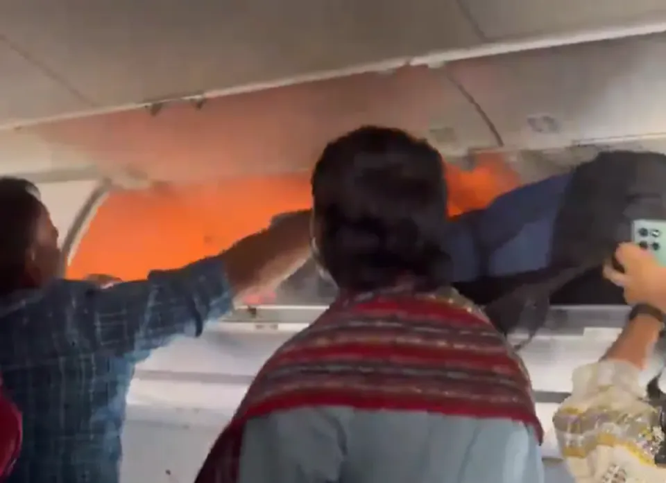 Hindistan'da IndiGo uçağında kabin yangını: Hyderabad'e acil iniş görseli