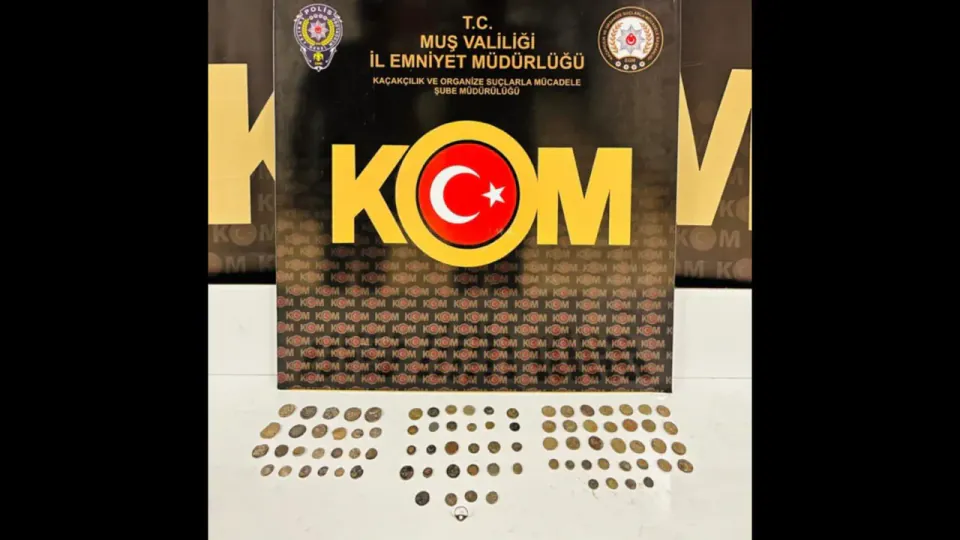 Muş'ta Tarihi Eser Operasyonu: 86 Parça Antika Obje Ele Geçirildi görseli