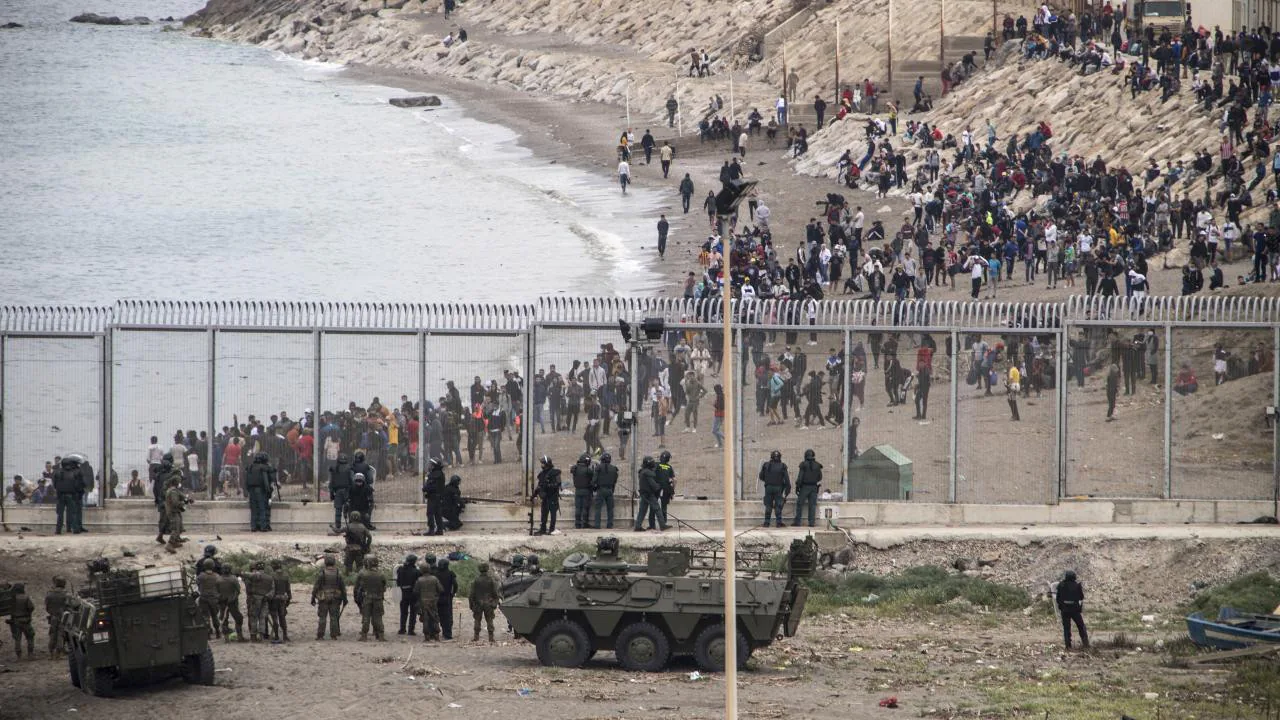 Ceuta Sınırında Göç Krizi: İspanya ve Fas Arasındaki Gerilim Tırmanıyor Ceuta Sınırında Göç Krizi: İspanya ve Fas Arasındaki Gerilim Tırmanıyor