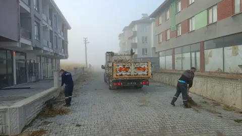 Kütahya’da DPÜ yurtları çevresinde kapsamlı ot temizliği yapıldı