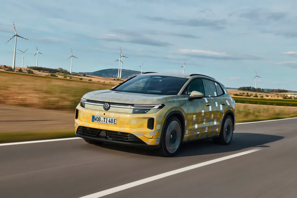 VW ID. Tiguan Ön İzlemesi: ID.4'ün Yerine Geçecek Yeni Elektrik SUV 2027'de Geliyor görseli