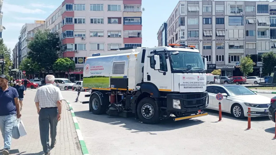 Kırklareli Belediyesi'ne Yeni Yol Süpürme Aracı: Bakanlık Destekli Modern Dönem görseli