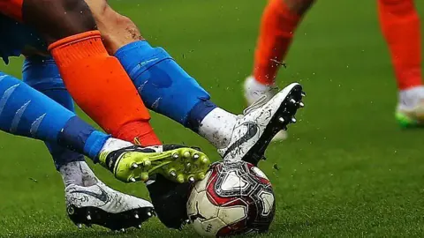 TFF'den Futbolda Çipli Top Dönemi: Hakem Kararları Hızlanacak