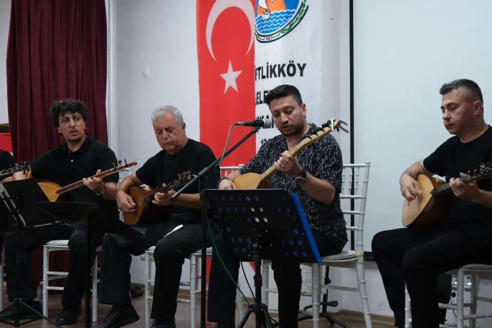 Çiftlikköy'de Bağlama Kursiyerlerinden Türkü Şöleni görseli