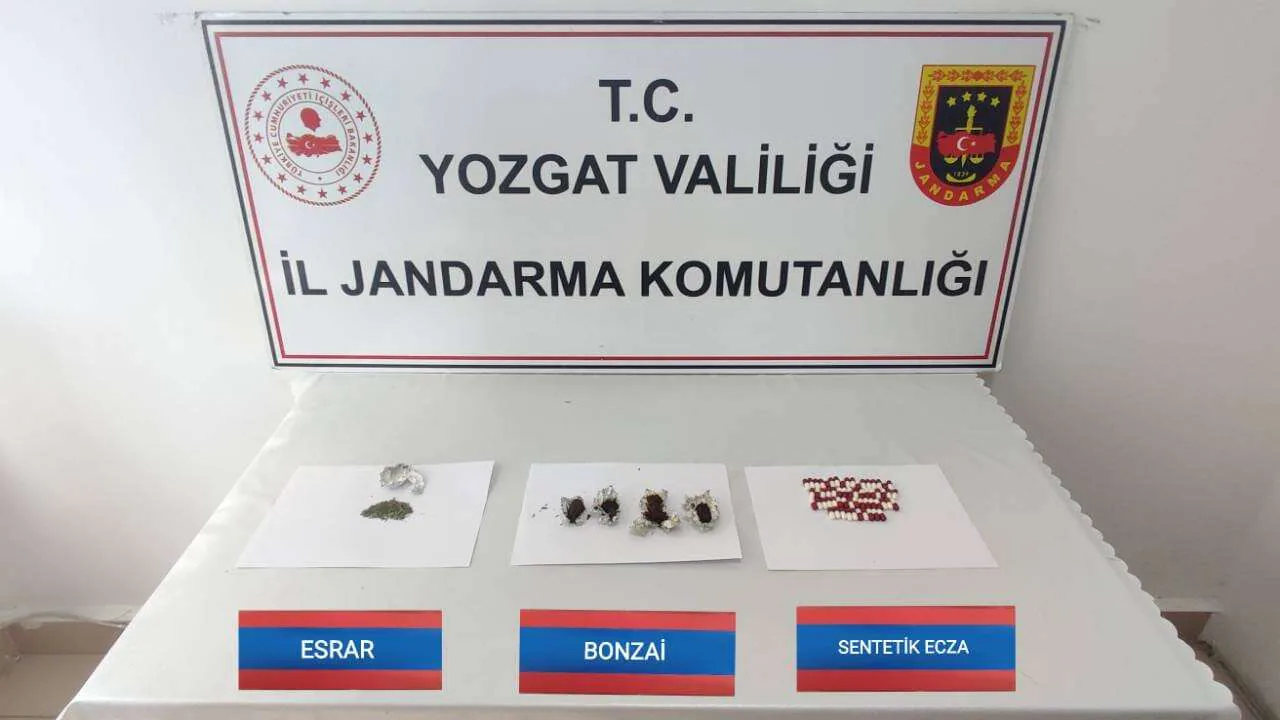 Yozgat'ta Jandarmadan Uyuşturucu Darbesi: Çok Sayıda Madde Ele Geçirildi Yozgat'ta Jandarmadan Uyuşturucu Darbesi: Çok Sayıda Madde Ele Geçirildi