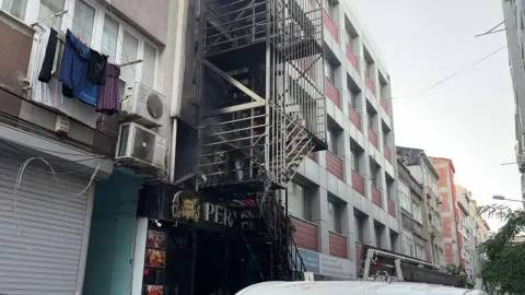 Bakırköy'de otel yangını: 12 yaralı, 7 kişi tahliye edildi